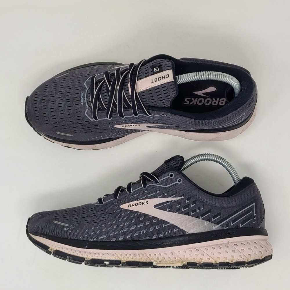 Brooks Womens Ghost 13 1203381B062 Black Gray Running Shoes Sneakers Size 9 EUC